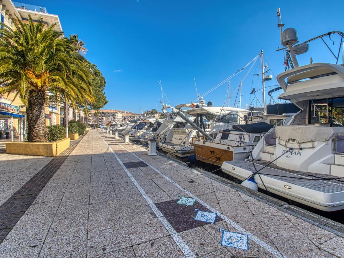 Bleu Marine-6 Fréjus